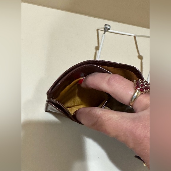 Gucci Brown Kisslock Wallet - Picture 8 of 10